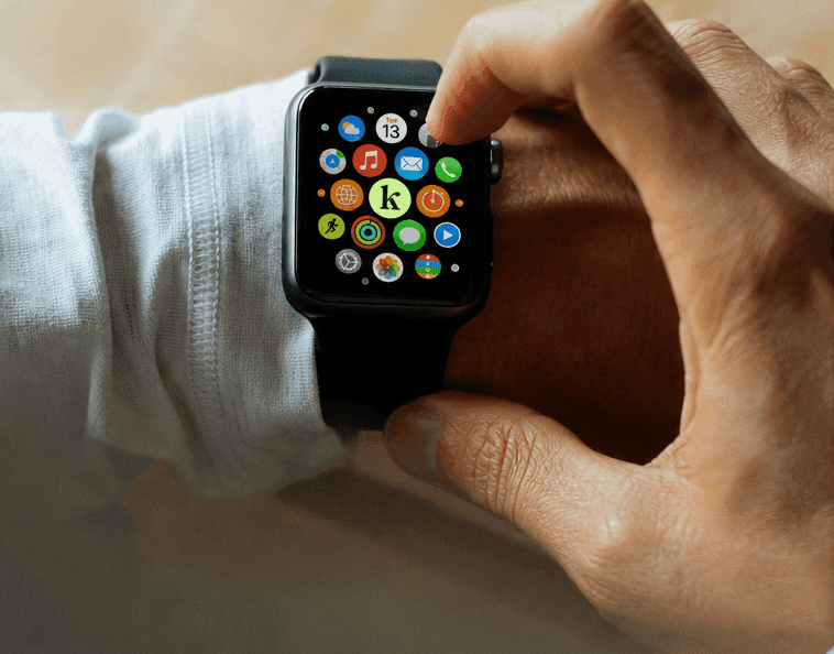 Person wearing an Apple Watch with the Kneu app installed